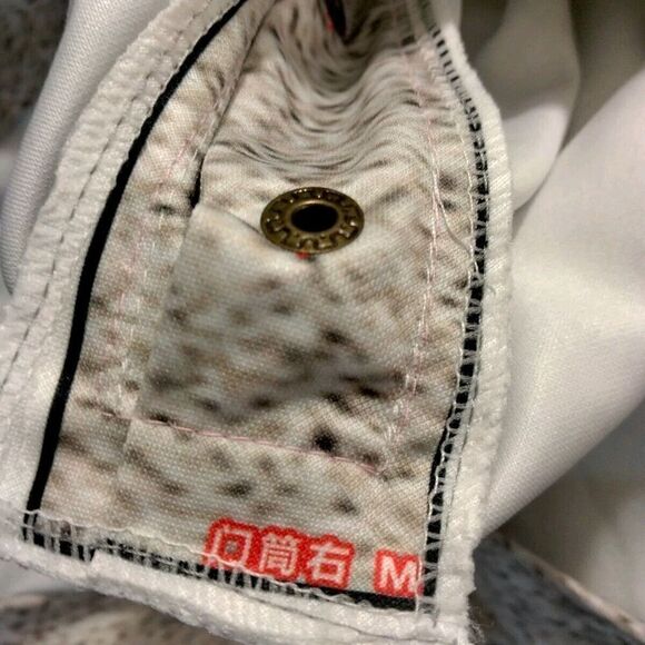 Yellowstone Dutton Ranch Pullover Hoodie Sweatshirt Long Sleeve Womens Size Med - Picture 7 of 7